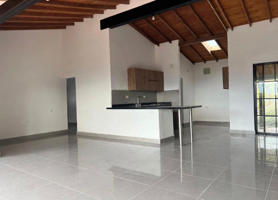 Casa en arriendo en Camino Verde, Envigado · foto 3 de 13