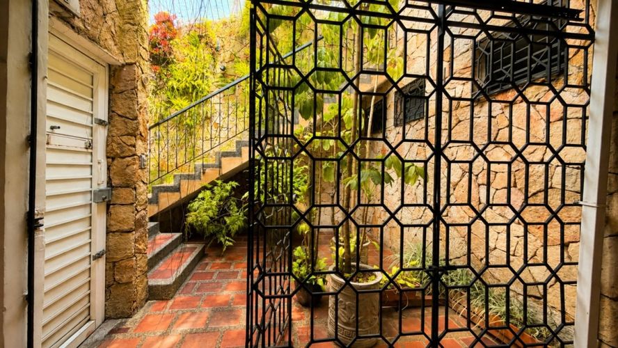 Casa de 5 alcobas en venta en Arboledas, Cali, 323 m² · foto 3 de 19