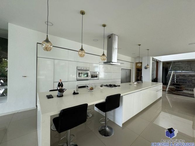 Casa de 4 alcobas en venta en Los Balsos, Medellín, 780 m² · foto 5 de 19