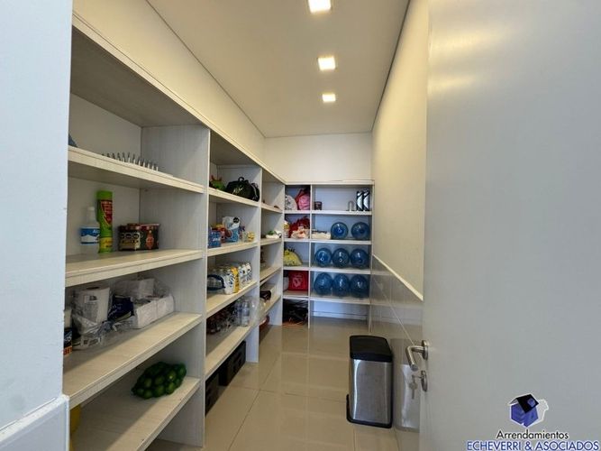 Casa de 4 alcobas en venta en Los Balsos, Medellín, 780 m² · foto 6 de 19