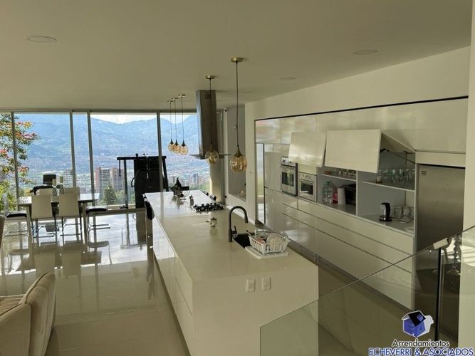 Casa de 4 alcobas en venta en Los Balsos, Medellín, 780 m² · foto 8 de 19