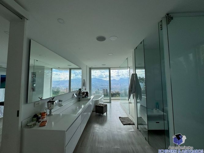 Casa de 4 alcobas en venta en Los Balsos, Medellín, 780 m² · foto 11 de 19