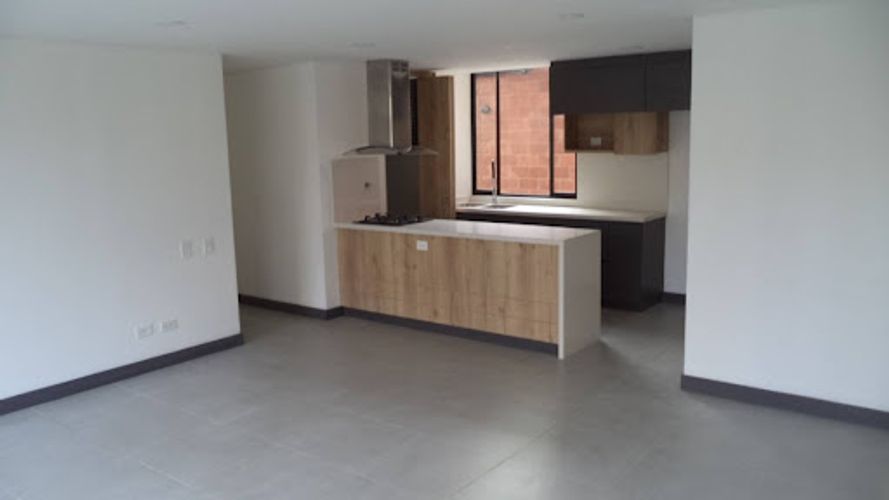 Apartamento de 3 alcobas en arriendo en Laureles, Medellín, 90 m² · foto 2 de 24