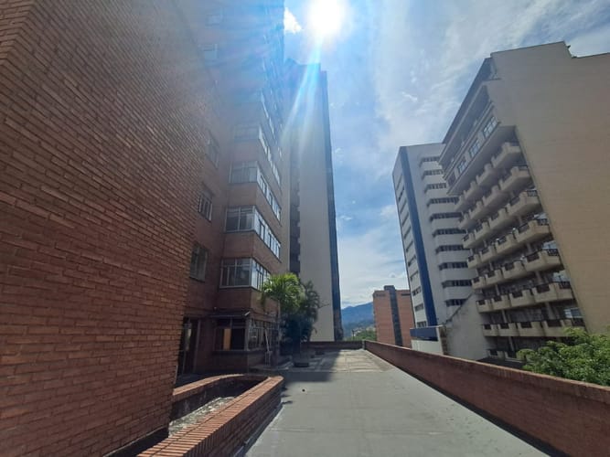 Oficina en arriendo en Villa Nueva, Medellín, 700 m² · foto 2 de 12