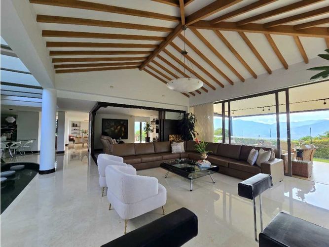 Casa de 4 alcobas en venta en Loma Del Escobero, Envigado, 606 m² · foto 3 de 24