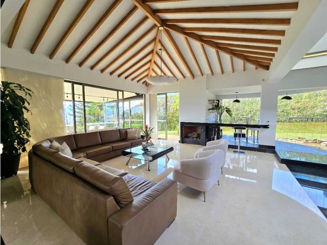 Casa de 4 alcobas en venta en Loma Del Escobero, Envigado, 606 m² · foto 4 de 24