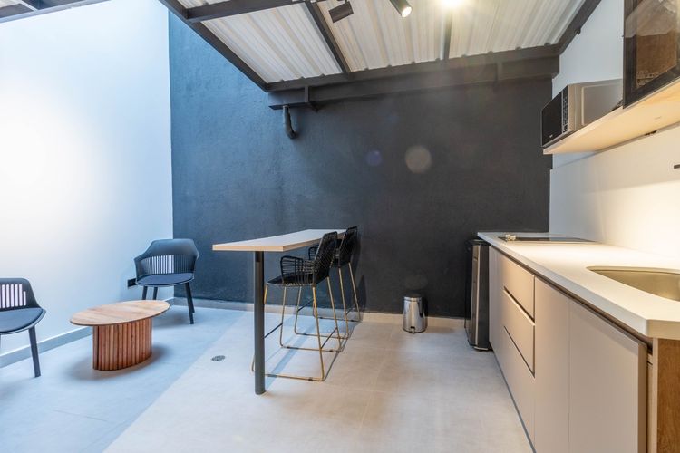 Edificio en venta en Laureles, Medellín, 840 m² · foto 5 de 19