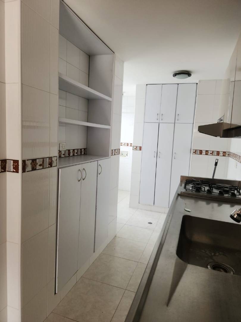 Apartamento en venta en Santa Barbara Central, Bogotá · foto 8 de 23