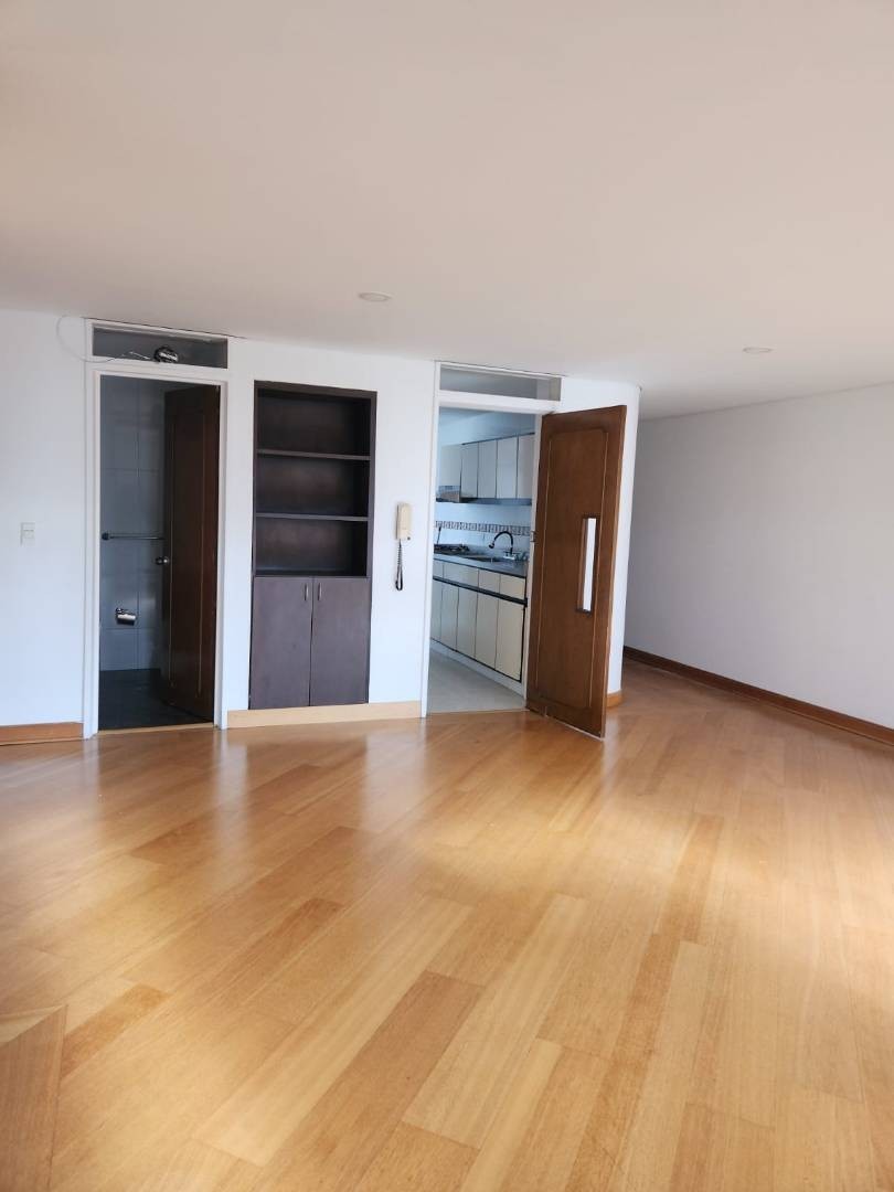 Apartamento en venta en Santa Barbara Central, Bogotá · foto 14 de 23