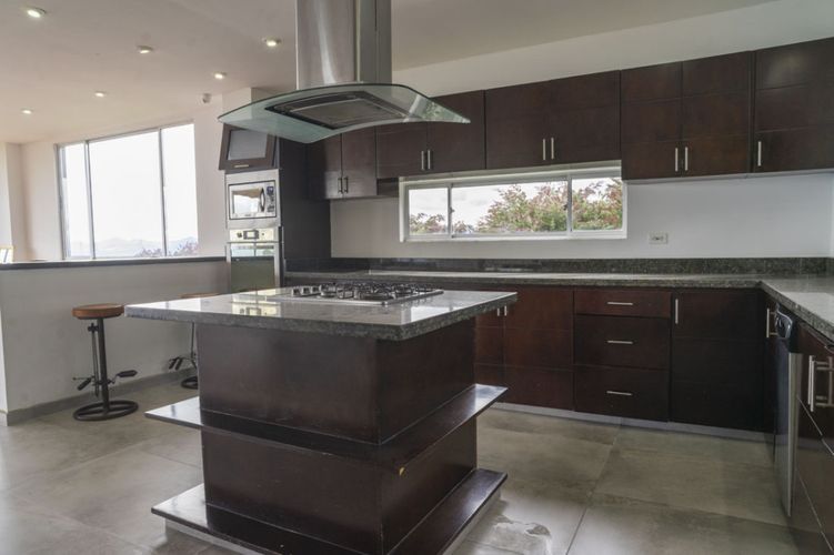 Casa de 4 alcobas en arriendo en Yerbabuena, Sopó, 440 m² · foto 5 de 24