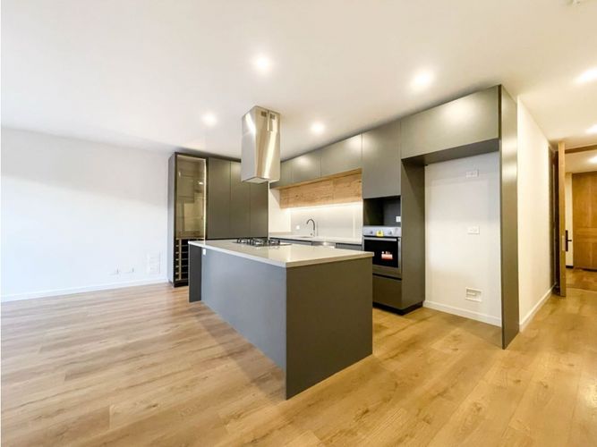 Apartamento de 3 alcobas en venta en Chicó Navarra, Bogotá, 147 m² · foto 5 de 19