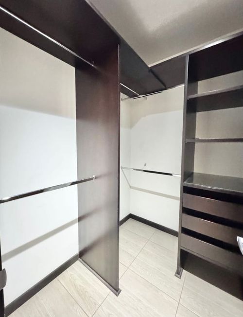 Apartamento de 3 alcobas en venta en Chicó Navarra, Bogotá, 240 m² · foto 9 de 19