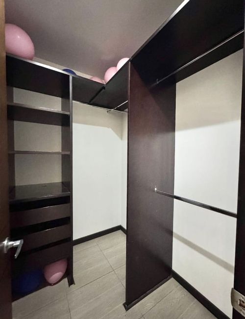 Apartamento de 3 alcobas en venta en Chicó Navarra, Bogotá, 240 m² · foto 11 de 19