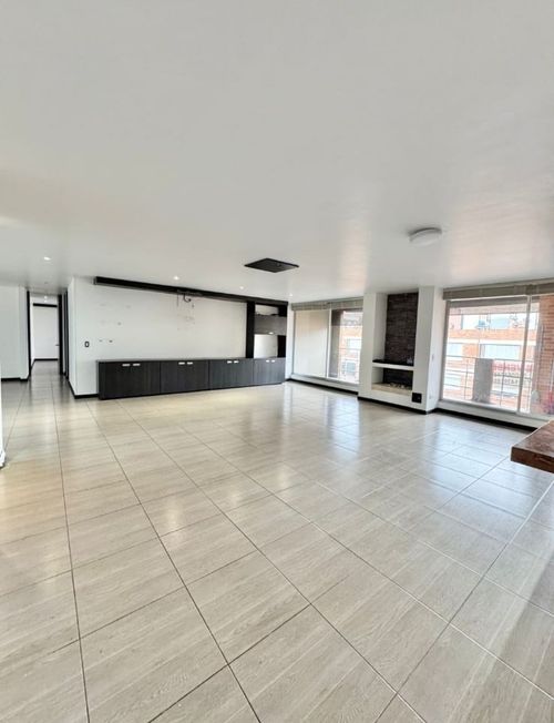 Apartamento de 3 alcobas en venta en Chicó Navarra, Bogotá, 240 m² · foto 17 de 19