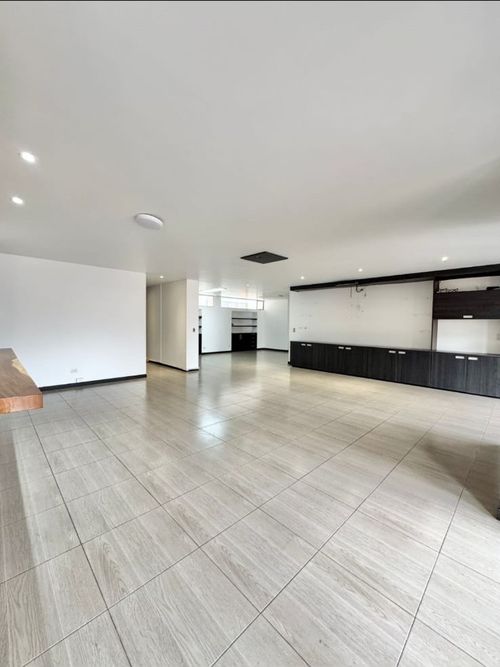 Apartamento de 3 alcobas en venta en Chicó Navarra, Bogotá, 240 m² · foto 18 de 19
