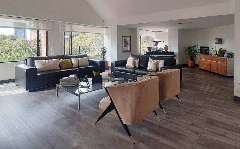 Apartamento de 3 alcobas en venta en Bosque De Pinos, Bogotá, 298 m² · foto 2 de 19