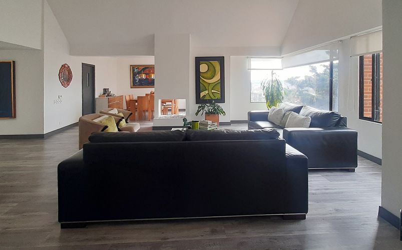 Apartamento de 3 alcobas en venta en Bosque De Pinos, Bogotá, 298 m² · foto 3 de 19
