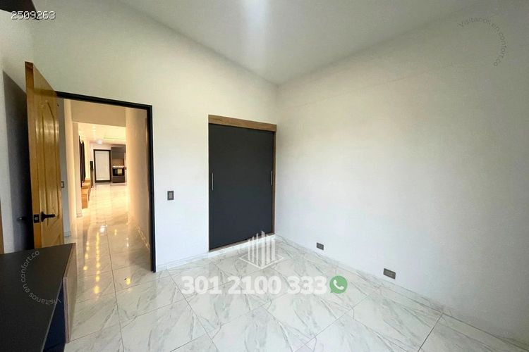 Apartamento de 4 alcobas en arriendo en Conquistadores, Medellín, 140 m² · foto 23 de 24
