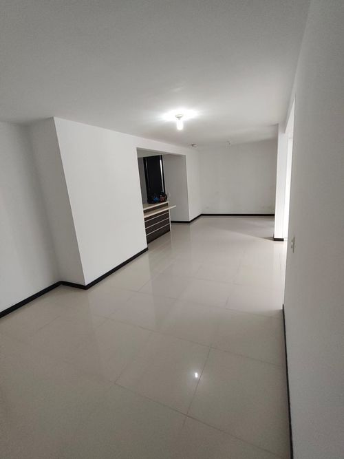 Apartamento de 3 alcobas en venta en Valle Del Lili, Cali, 85 m² · foto 2 de 10