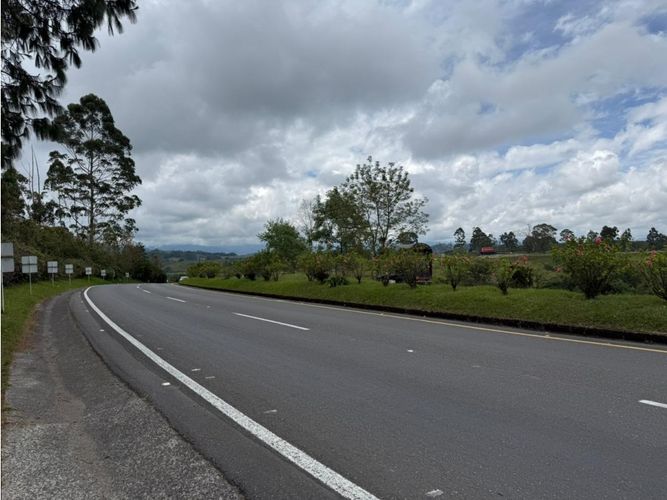 Lote en venta en Tribunas Corcega, Pereira, 2070 m² · foto 8 de 10