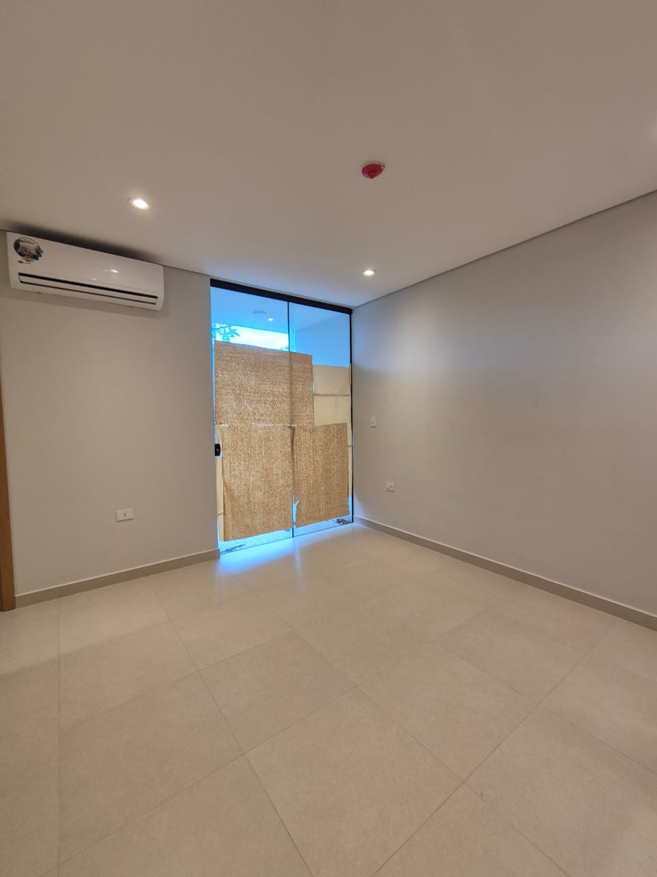 VENDO PROPIEDAD EN EXCLUSIVO CONDOMINIO EN LUQUE - ZONA AEROPUERTO — foto 3