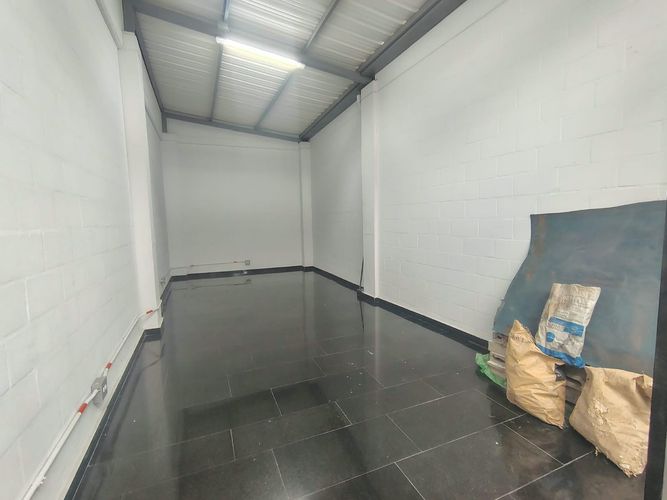 Bodega en arriendo en Trinidad, Medellín, 330 m² · foto 4 de 12