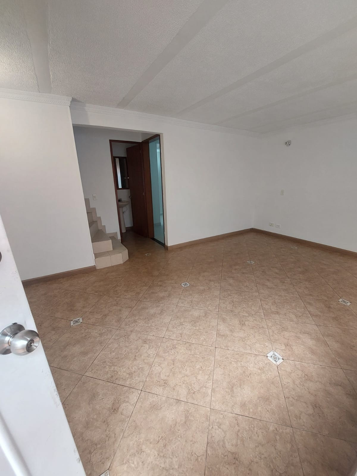 Casa en venta en Villas De Aranjuez, Bogotá · foto 2 de 24