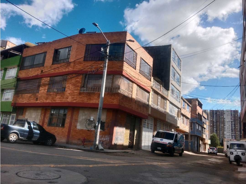 Casa en venta en Castilla, Bogotá · foto 3 de 24