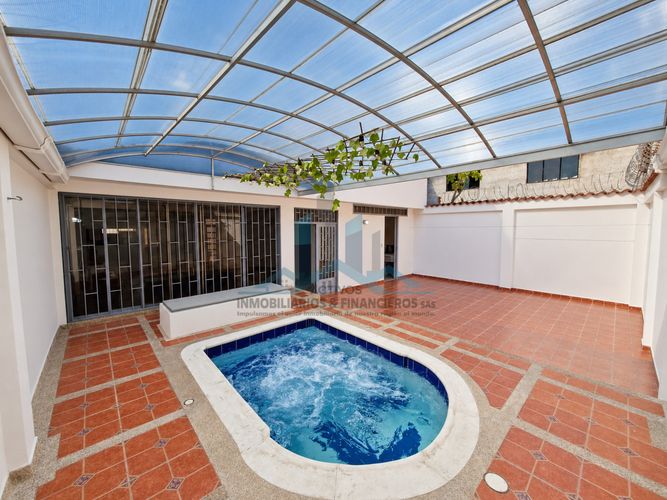 Casa de 4 alcobas en venta en Girardot, Girardot, 220 m² · foto 2 de 18