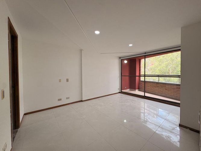 Apartamento de 3 alcobas en arriendo en Vegas De La Doctora, Sabaneta, 100 m² · foto 2 de 19