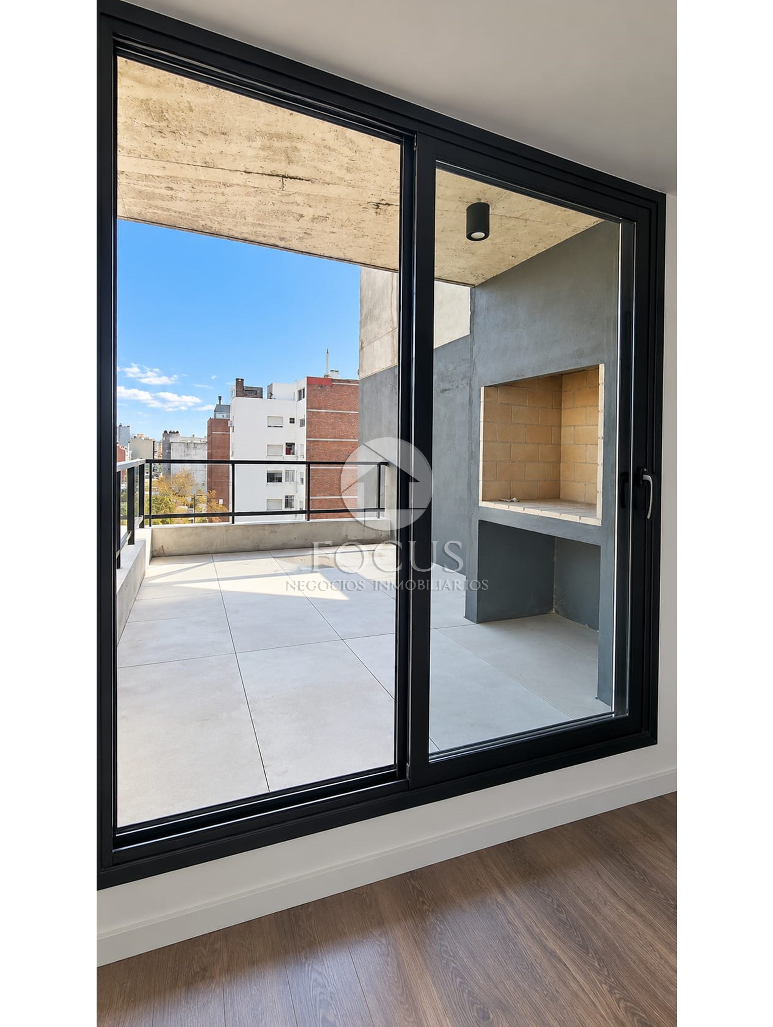Venta Apartamento 1 Dormitorio al Frente con Garaje incluido, 2 Terrazas y Parrillero en Cordón