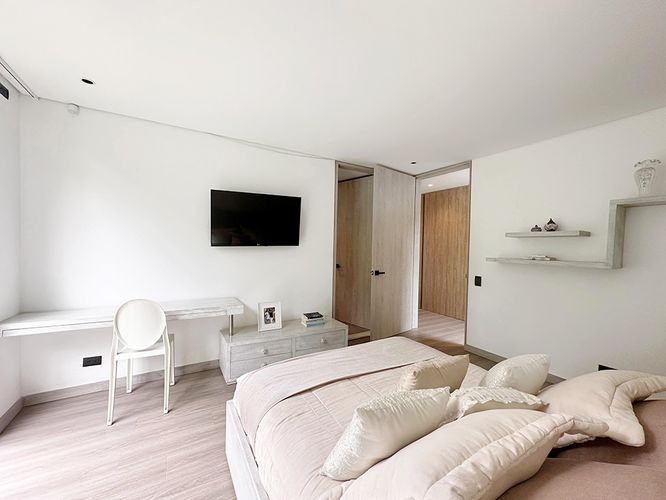 Casa en venta en Loma Del Chocho, Envigado · foto 2 de 17