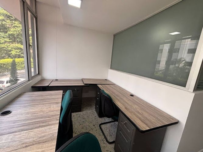 Oficina en arriendo en Cristo Rey, Medellín, 30 m² · foto 2 de 7