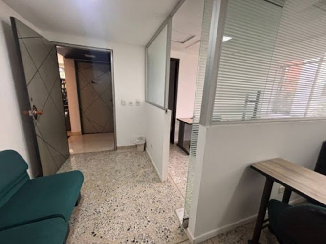 Oficina en arriendo en Cristo Rey, Medellín, 30 m² · foto 3 de 7