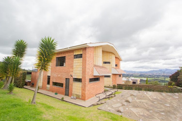 Casa de 6 alcobas en venta en Aposentos, Sopó, 650 m² · foto 2 de 24