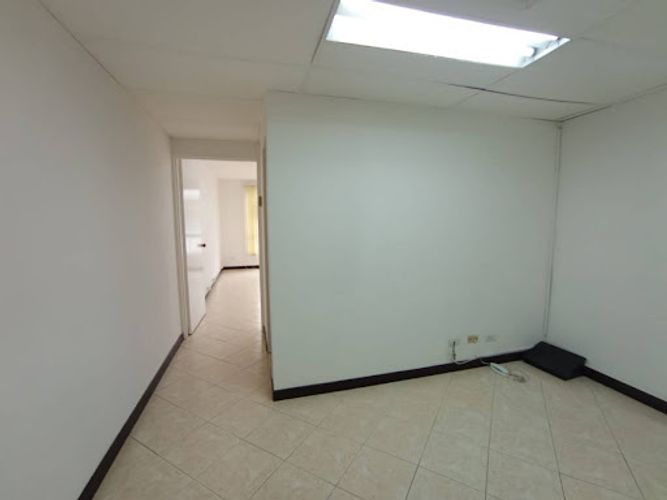 Oficina en arriendo en Patio Bonito, Medellín, 38 m² · foto 3 de 10