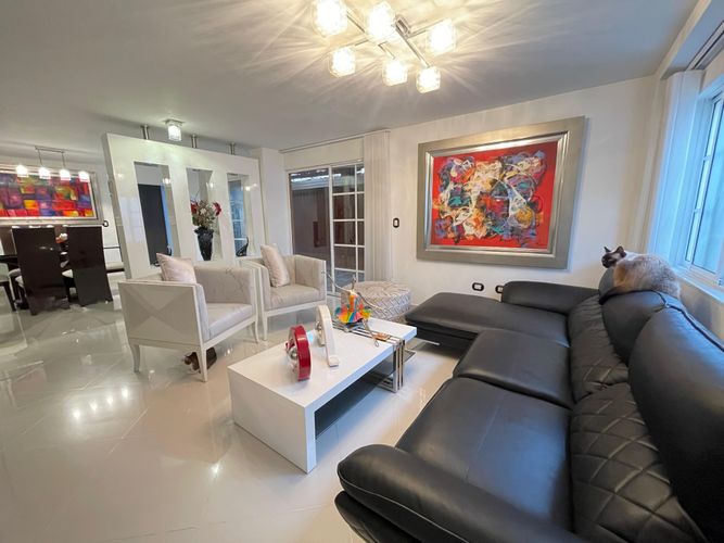 Casa de 5 alcobas en venta en Anillo Vial, Floridablanca, 177 m² · foto 3 de 24