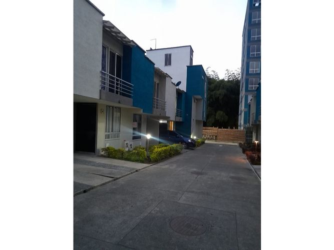 Casa en venta en Ciudad Dorada, Armenia, 90 m² · foto 2 de 6