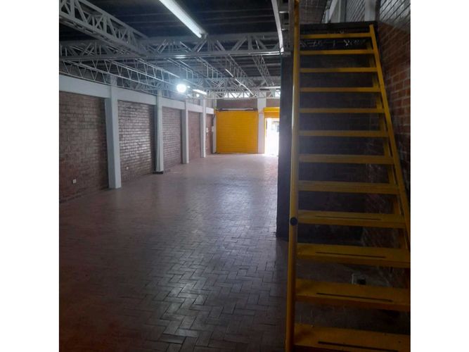Local en arriendo en Armenia, 200 m² · foto 2 de 4