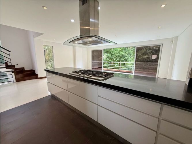 Casa de 3 alcobas en venta en Loma Benedictinos, Envigado, 265 m² · foto 6 de 24