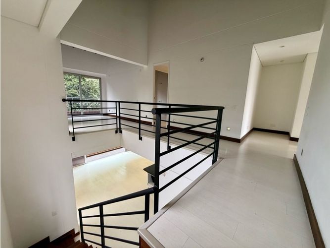 Casa de 3 alcobas en venta en Loma Benedictinos, Envigado, 265 m² · foto 9 de 24