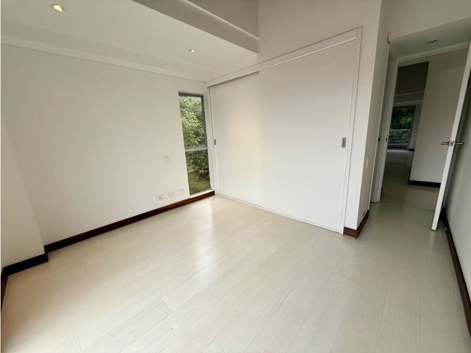 Casa de 3 alcobas en venta en Loma Benedictinos, Envigado, 265 m² · foto 10 de 24