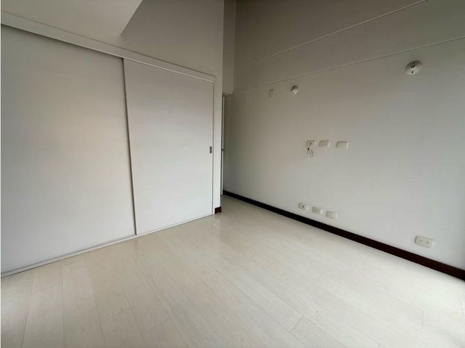 Casa de 3 alcobas en venta en Loma Benedictinos, Envigado, 265 m² · foto 11 de 24