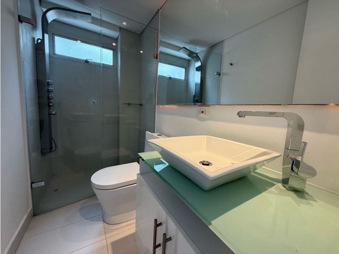 Casa de 3 alcobas en venta en Loma Benedictinos, Envigado, 265 m² · foto 13 de 24