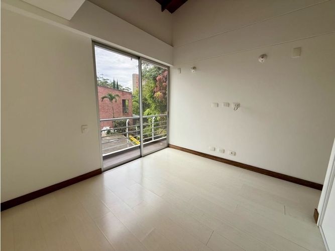 Casa de 3 alcobas en venta en Loma Benedictinos, Envigado, 265 m² · foto 14 de 24