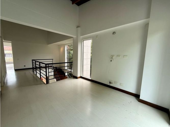 Casa de 3 alcobas en venta en Loma Benedictinos, Envigado, 265 m² · foto 17 de 24