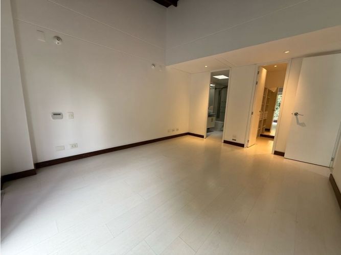 Casa de 3 alcobas en venta en Loma Benedictinos, Envigado, 265 m² · foto 18 de 24