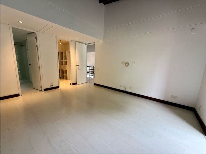 Casa de 3 alcobas en venta en Loma Benedictinos, Envigado, 265 m² · foto 19 de 24