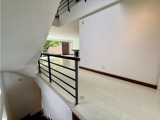 Casa de 3 alcobas en venta en Loma Benedictinos, Envigado, 265 m² · foto 21 de 24