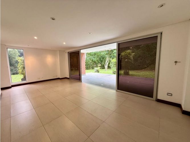 Casa de 3 alcobas en venta en Loma Benedictinos, Envigado, 265 m² · foto 22 de 24